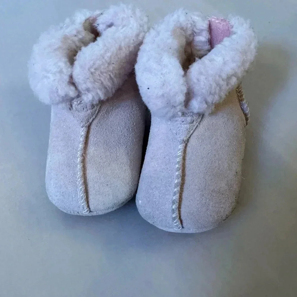 $55 Ugg Baby Girls Pink Gojee UGGplush Round-Toe Suede Bootie Shoes Size US 2/3